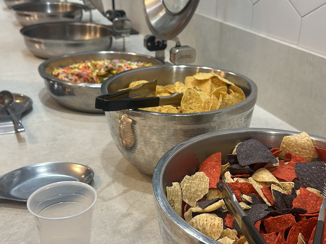 Embassy Suites by Hilton Detroit Metro Airport主图