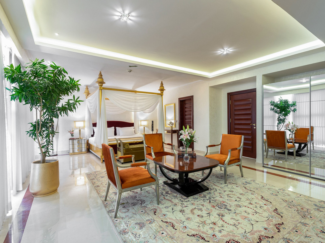 Espinas International Hotel, At The Boulevard主图