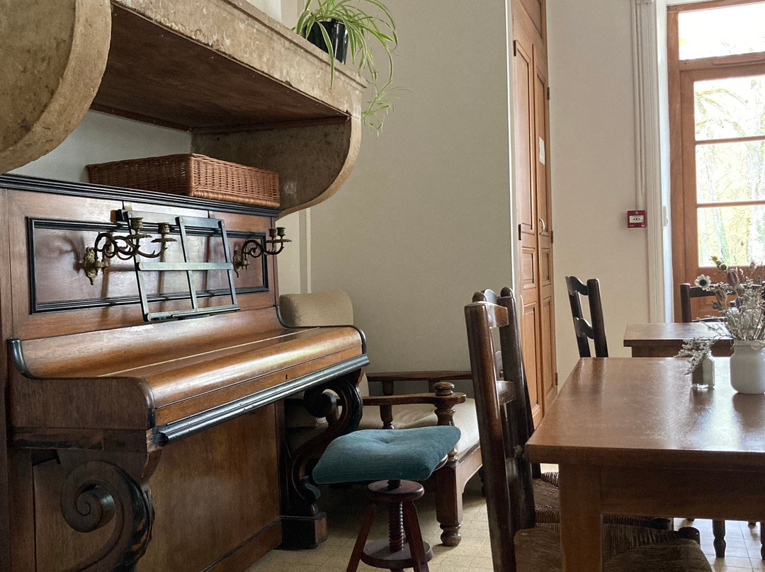 Hridaya Yoga France-Saint-Just-d'Avray必去景点