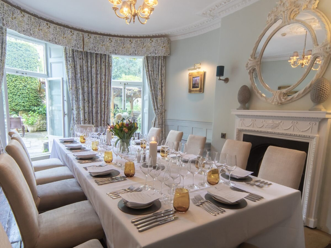 伯利法院酒店主图