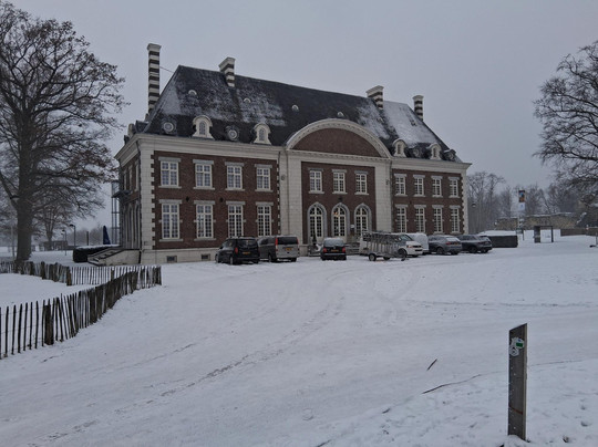 欧罗特拉那肯酒店主图