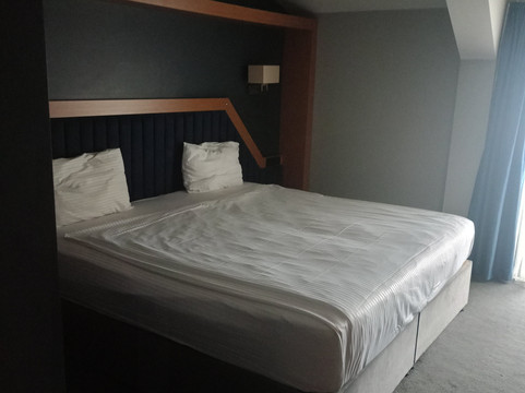 Roof 264 Hotel And Suites主图