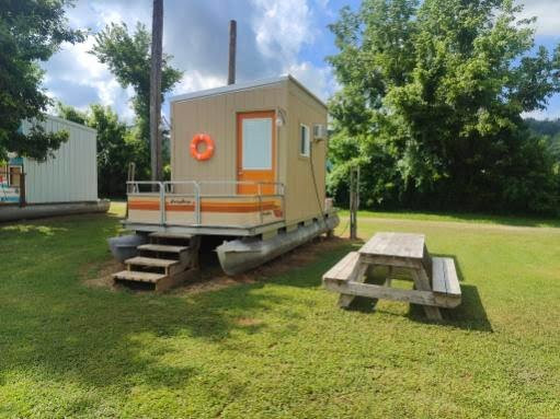 Big Elk Floats & Camping-Pineville必去景点