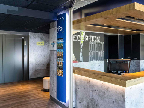 塞莱斯塔宜必思快捷酒店