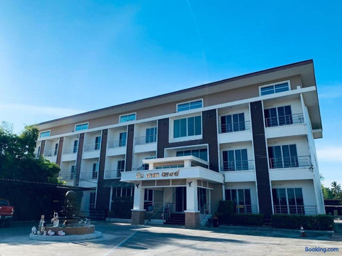 尼瓦塔拉普莱斯龙萨克酒店