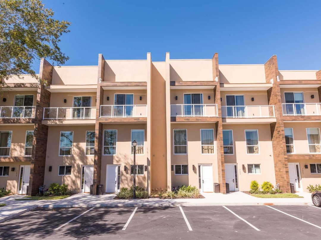 魔法村庭院, 璀蔓臻选温德姆酒店