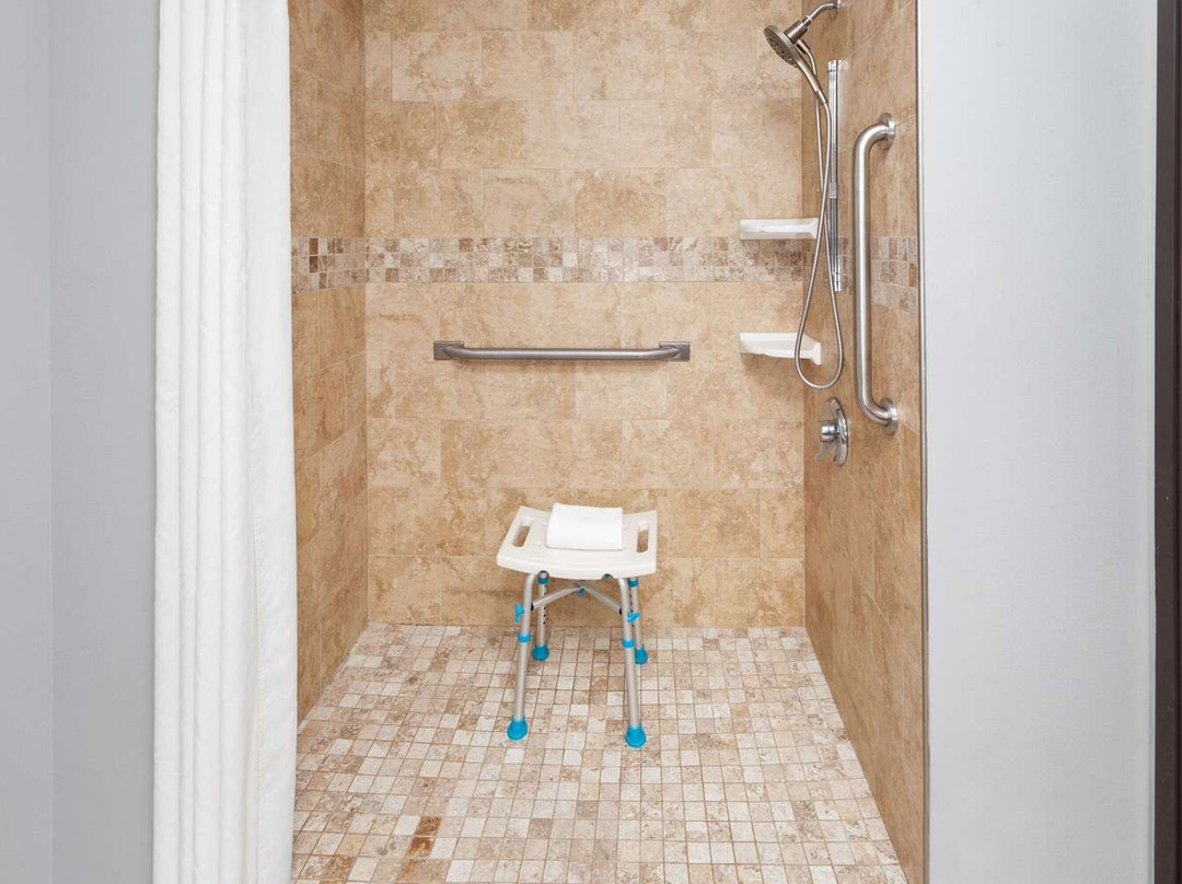 麦迪逊E阳光草原速8酒店