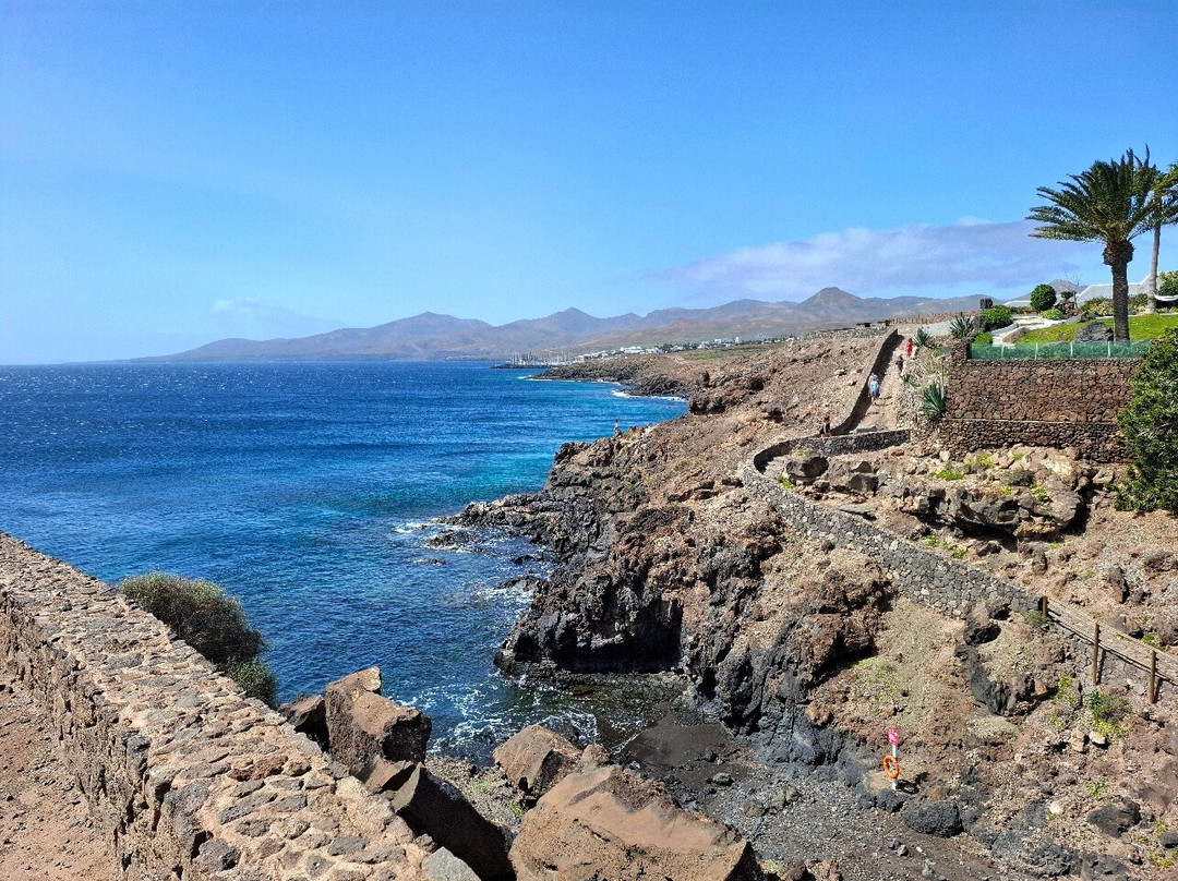 Walk from Puerto del Carmen to Puerto Calero-卡门港必去景点