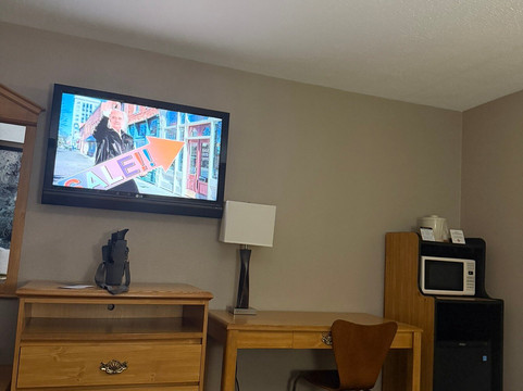 克里斯维尔-马克斯梅多斯速8酒店主图