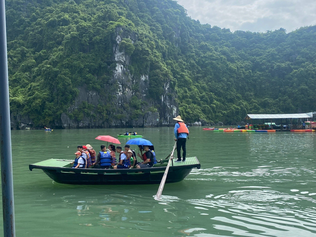 Cua Van Floating Village-下龙湾必去景点