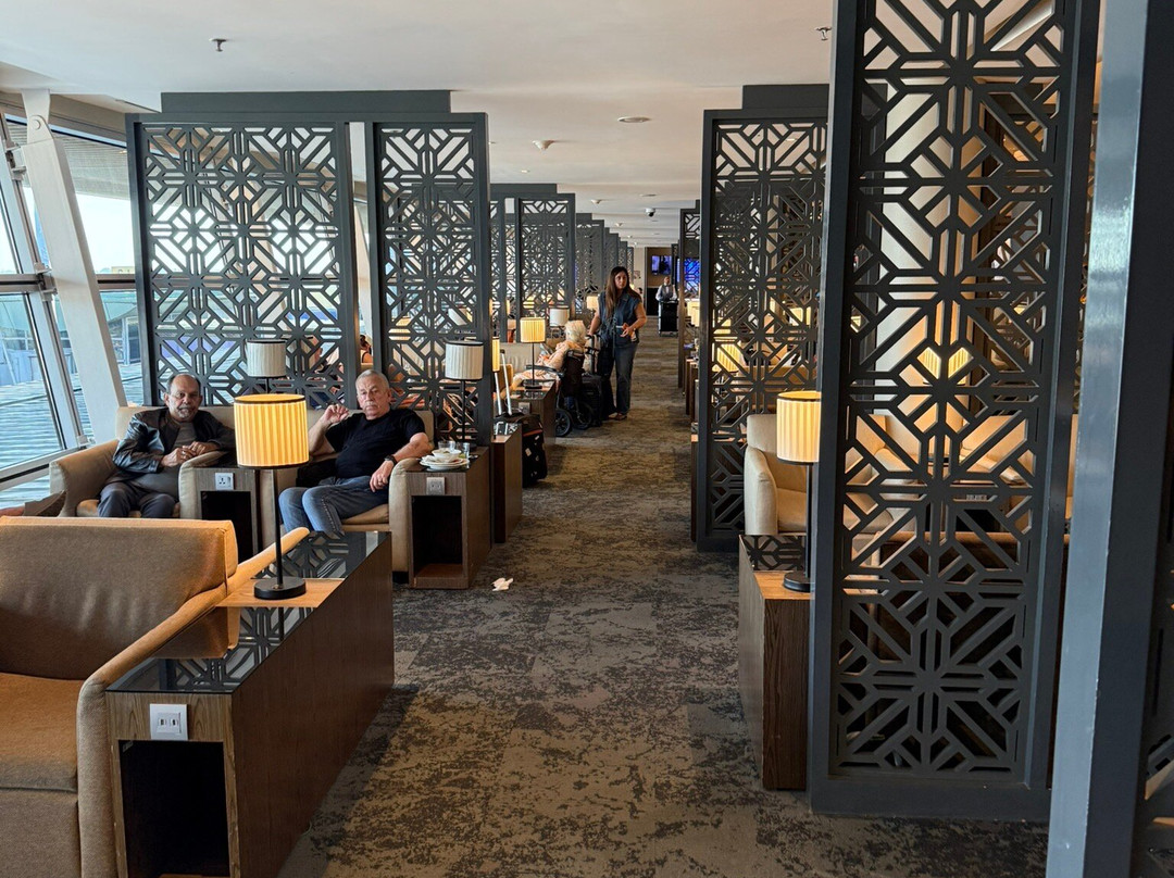 Golden Lounge-雪邦必去景点