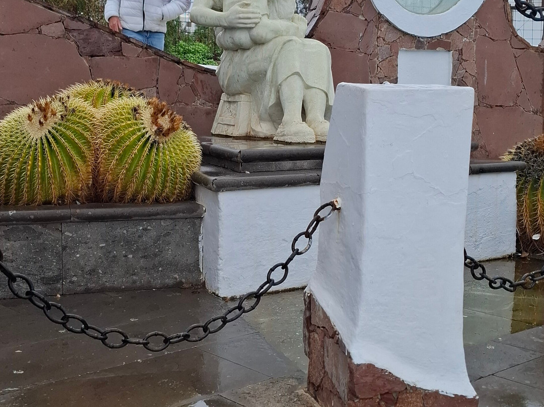 In Tribute to the Sailor-Puerto de las Nieves必去景点