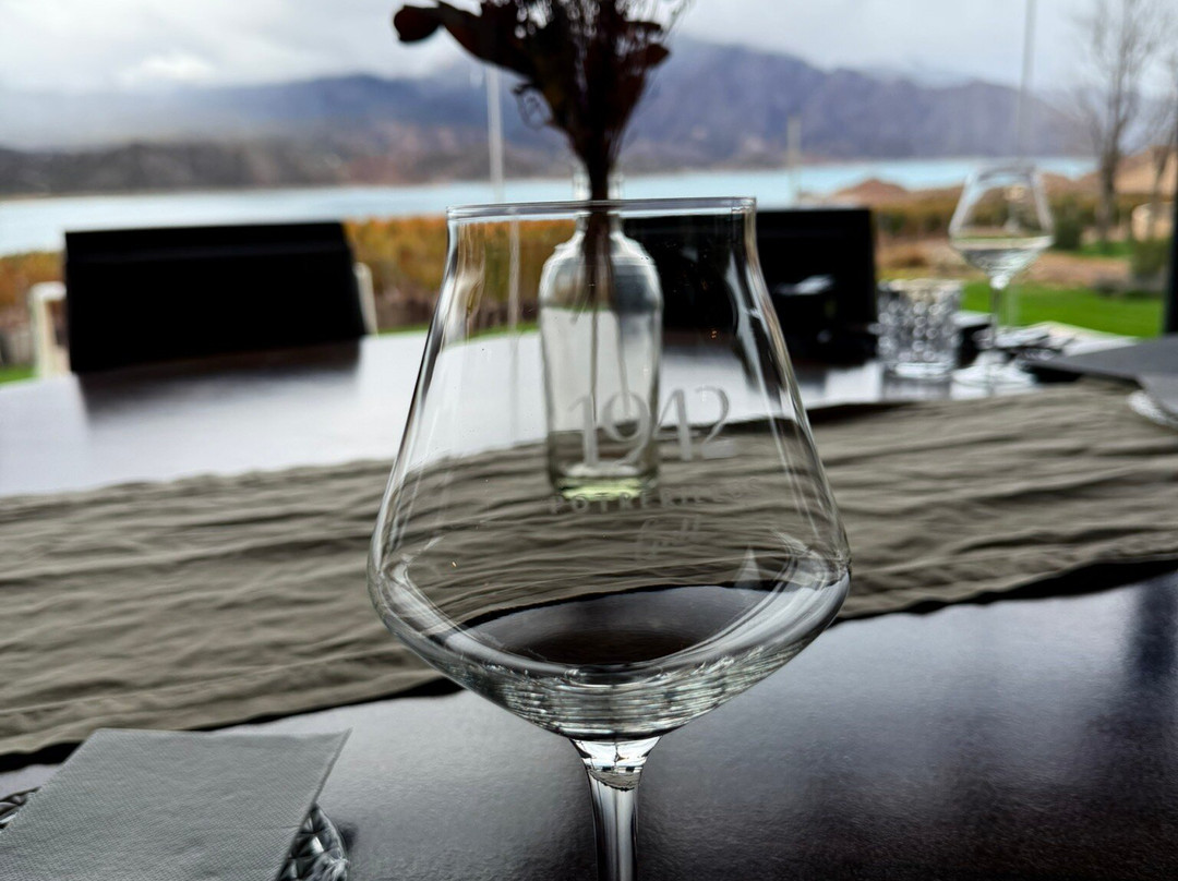 波垂利罗斯大酒店主图