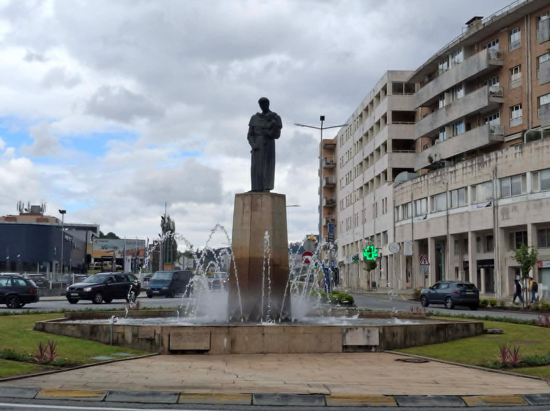 Estátua de Santo António-法马利康新镇必去景点