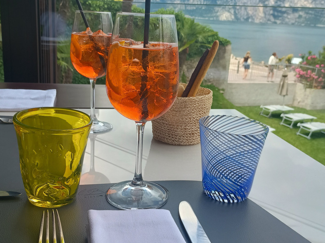 卡斯泰洛湖滨酒店主图
