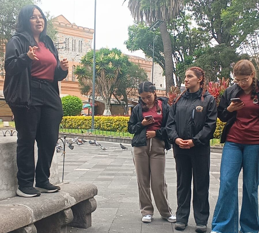 Plaza De La Merced Y Plaza Moncayo-伊瓦拉必去景点