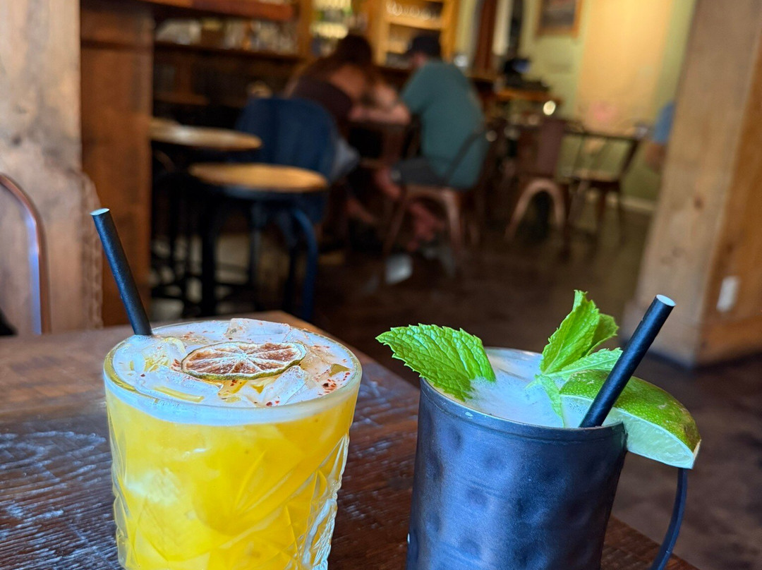 夏洛特酒店主图