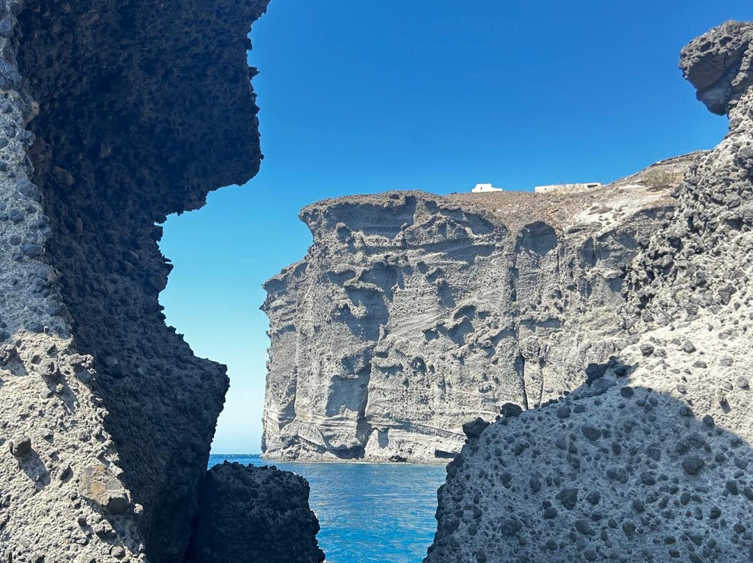 Athena Volcano Private Cruises-佩里沃罗必去景点