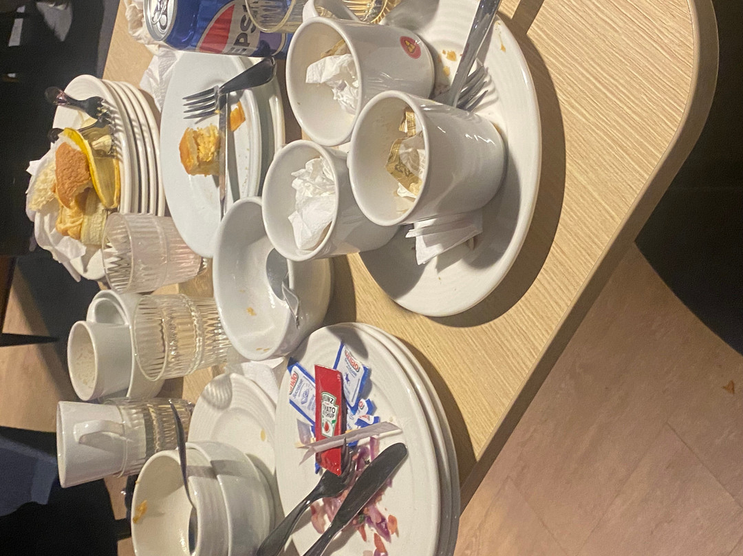 Plaza Premium Lounge (Domestic Departures, Terminal 2)-瓜鲁柳斯必去景点