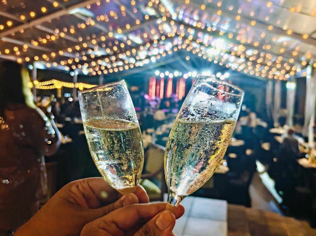 辛纳蒙湖畔酒店主图