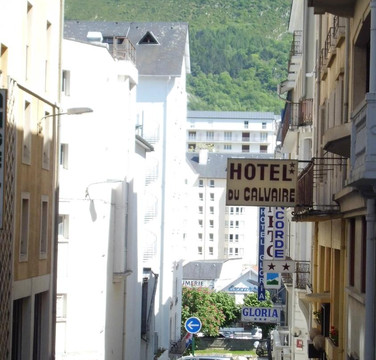 十字架酒店主图