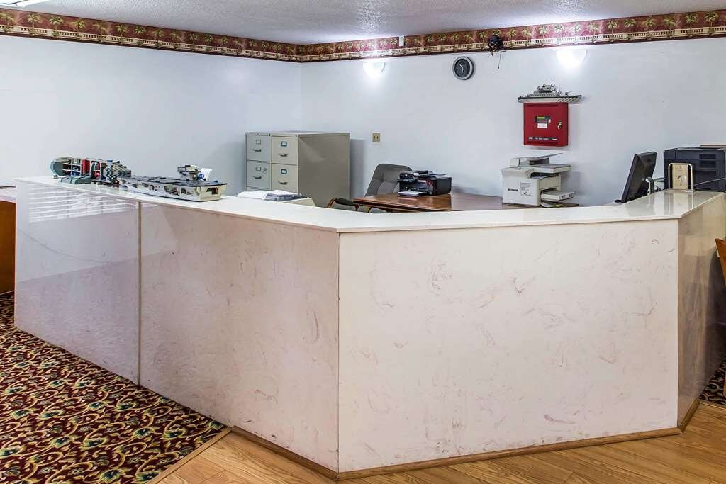 Econo Lodge Inn& Suites Albany