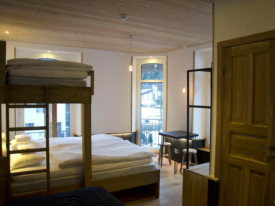 Grand Hostel & Bar