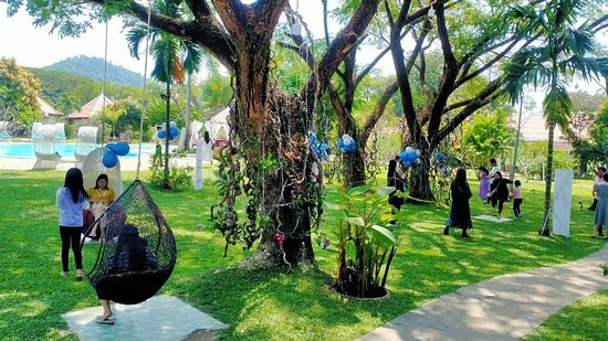 Royal Mayura Resort Hotel主图