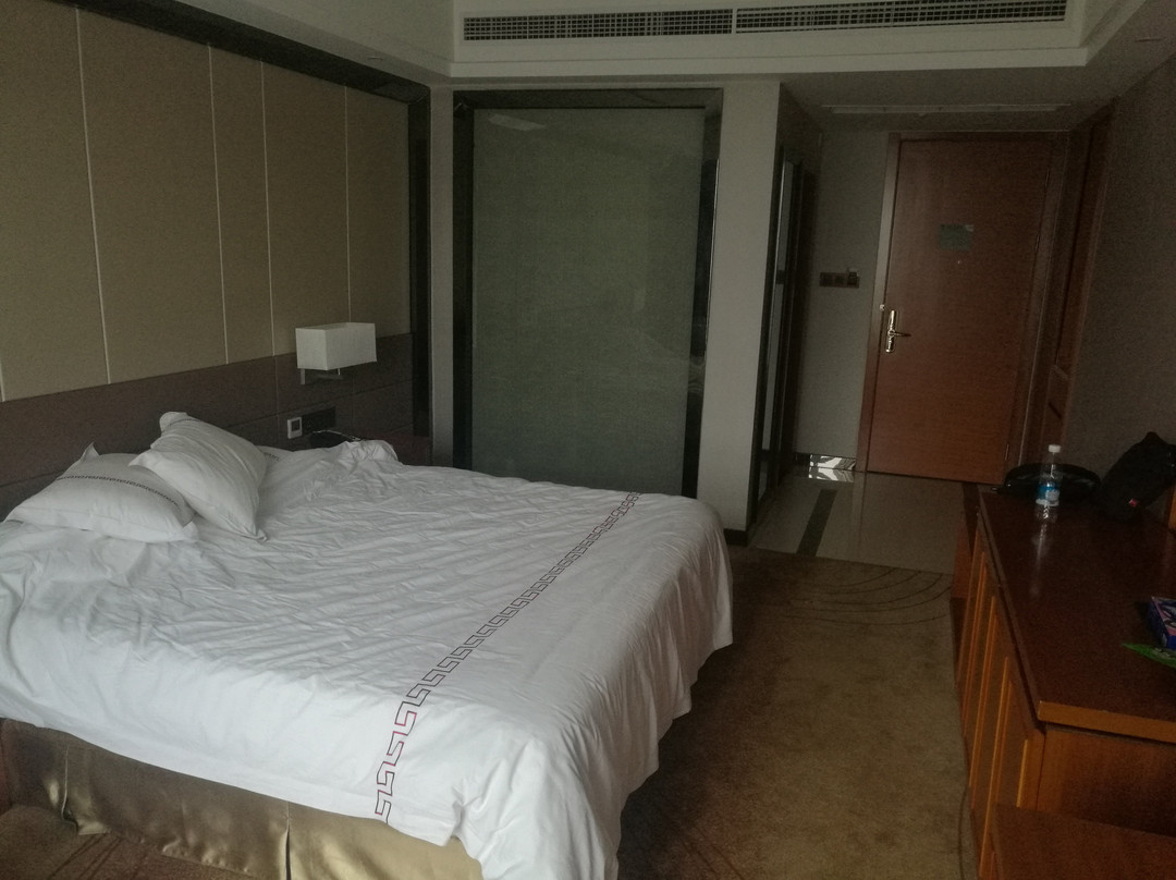 殷皇假日酒店主图