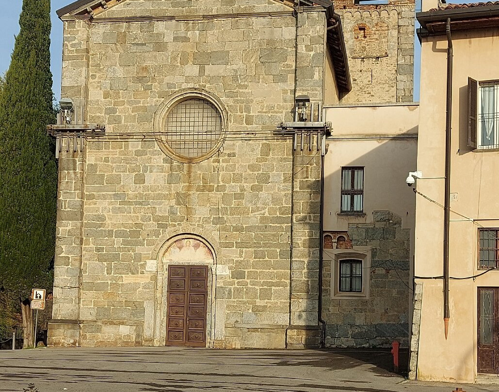 Il monastero di Brugora con la chiesa dei Santi Pietro e Paolo
