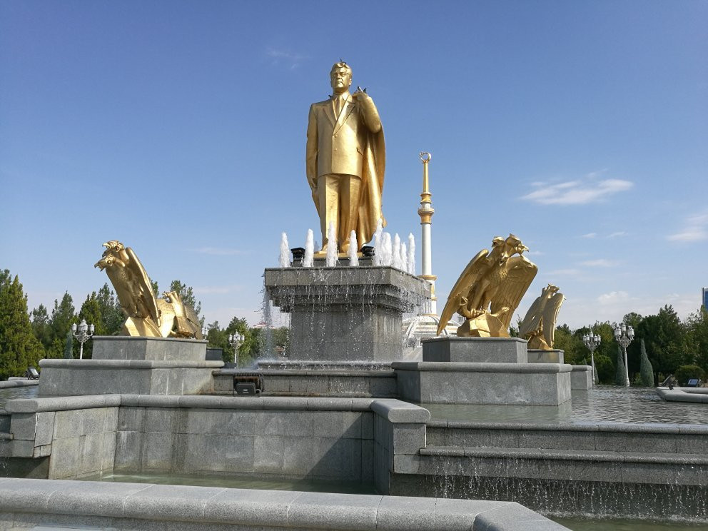 Turkmenistan Independence Monument景点图片