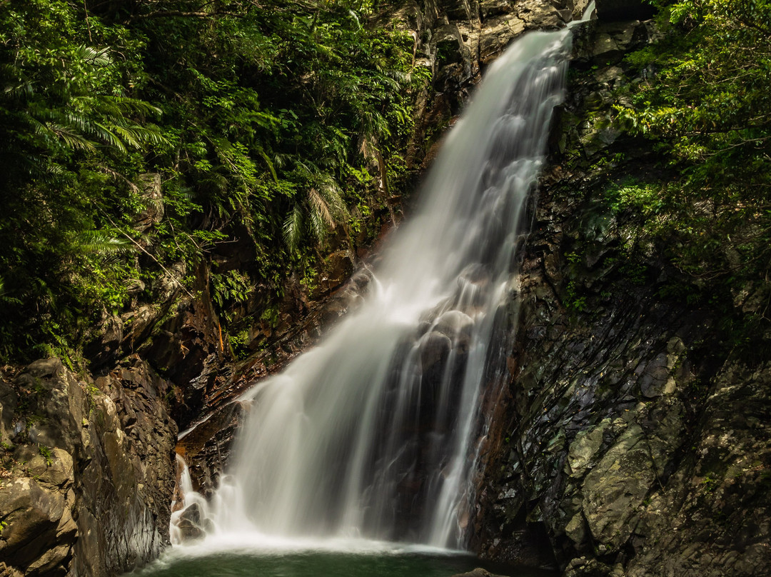 Hiji Waterfall景点图片