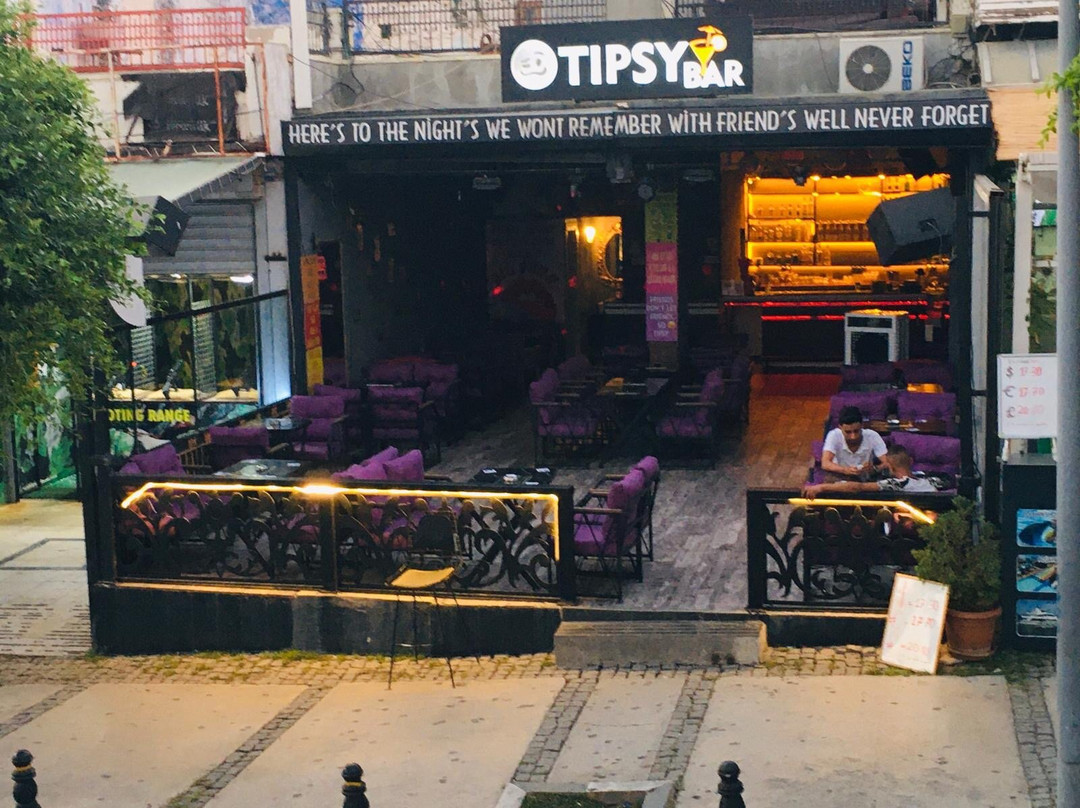 Tipsy Bar-居姆贝特必去景点