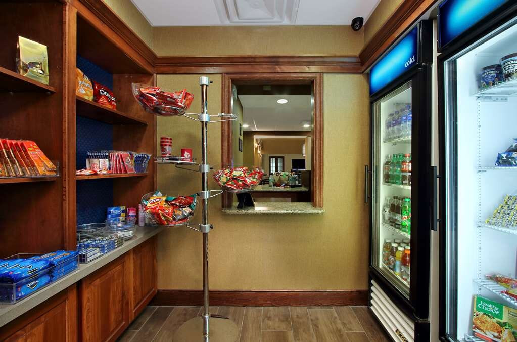 Hampton Inn & Suites Madisonville主图