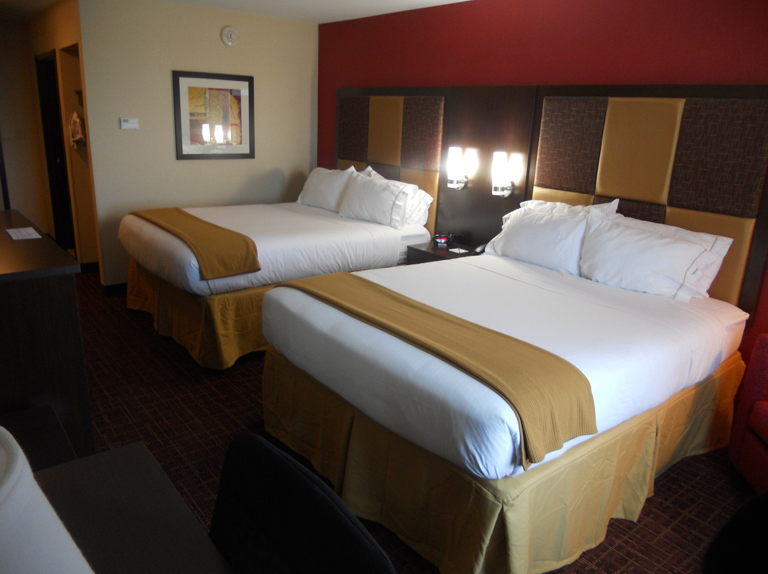 Holiday Inn Express & Suites Greensburg By IHG主图
