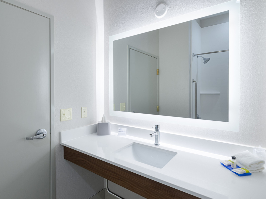 韦斯顿快捷假日&套房酒店主图