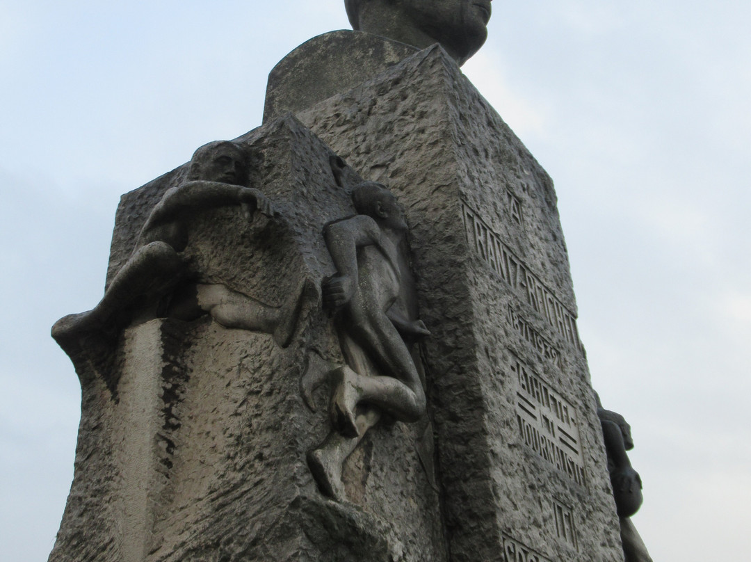 Monument Frantz Reichel景点图片