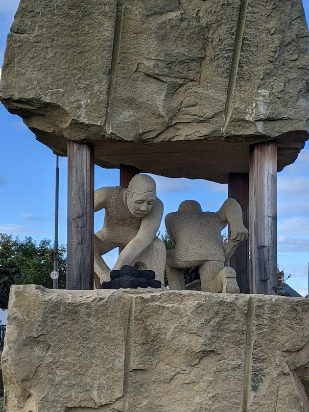 Miners' Memorial Sculpture景点图片