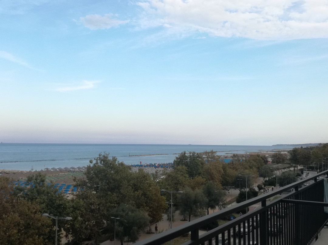 丽晶特酒店主图