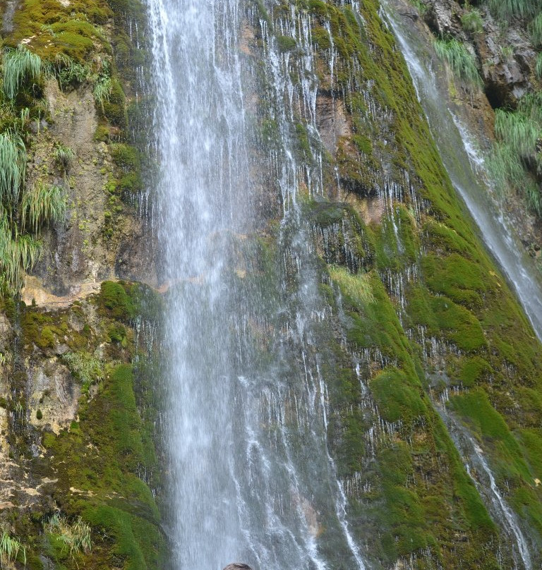 Grunasi Waterfall景点图片