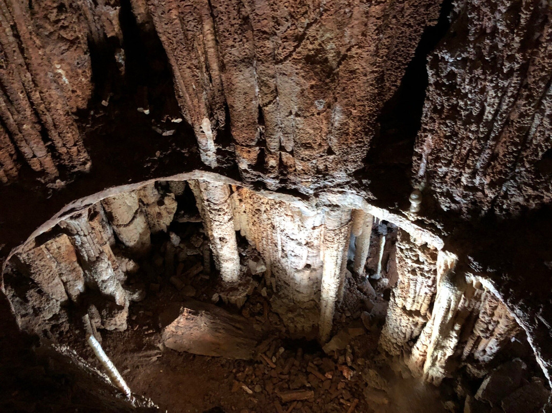 Amine-Bair-Hosar Cave (Mamontovaya)景点图片