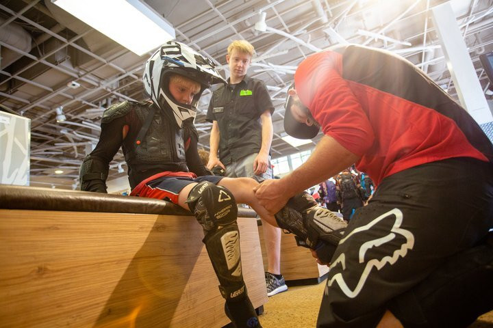 Four Mountain Sports-斯诺马斯村必去景点