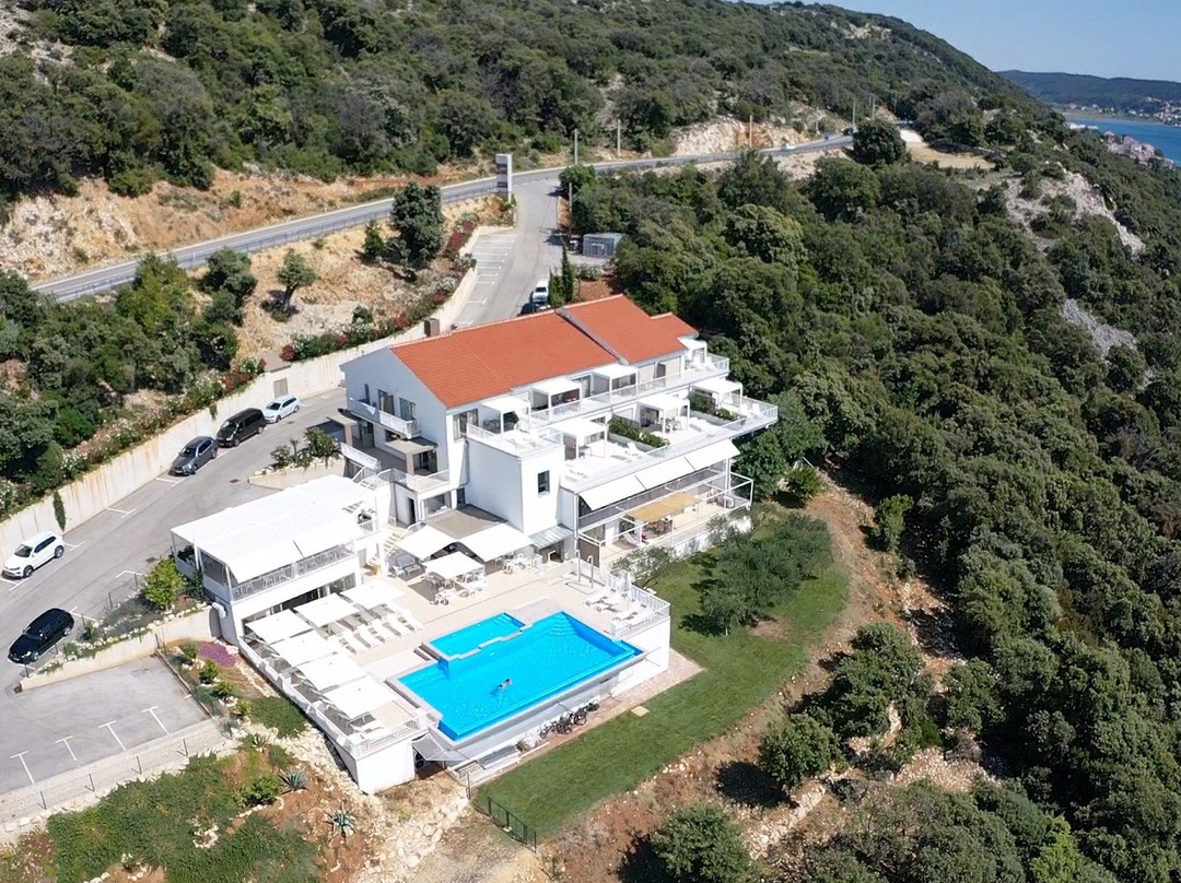 Zlatni Zalaz Apartments主图