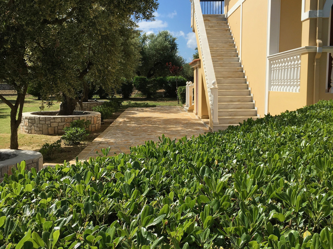 Dimaras Apartments主图