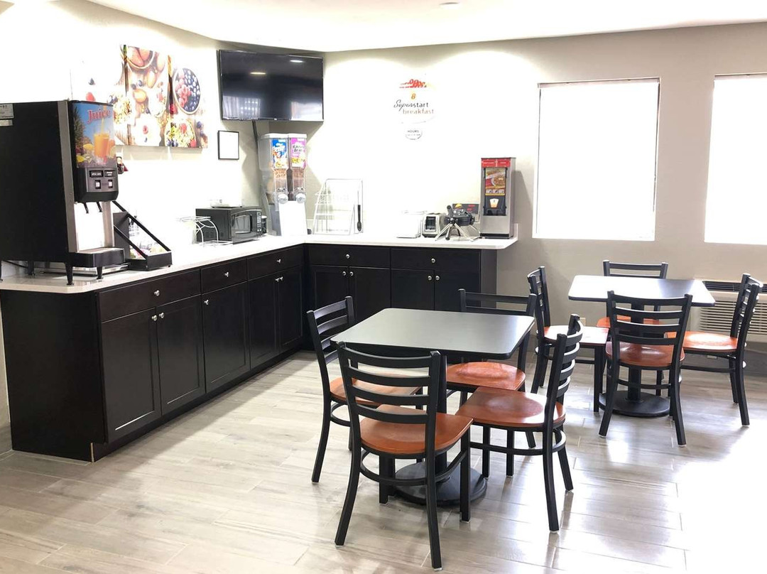 Super 8 by Wyndham Natchitoches主图