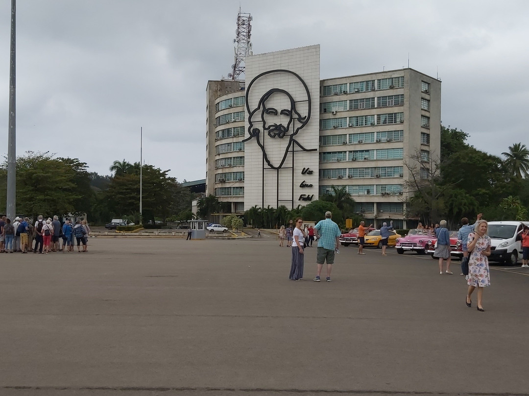 Nely Havana Car Tour-哈瓦那必去景点
