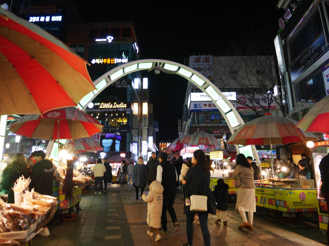 Gwangbokdong Food Street-釜山必去景点