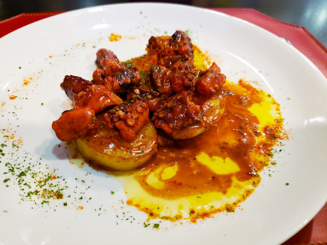 Holiday & Business Hotel主图