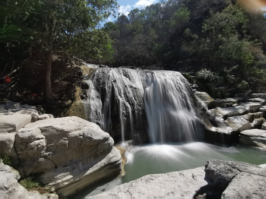 Tanggedu Waterfall景点图片