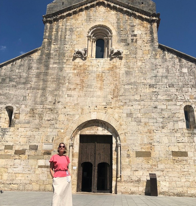 Monestir de Sant Pere de Besalú景点图片